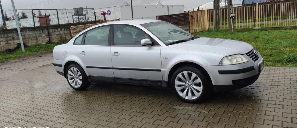 Volkswagen Passat cena 22000 przebieg: 268300, rok produkcji 2001 z Wrocław małe 704